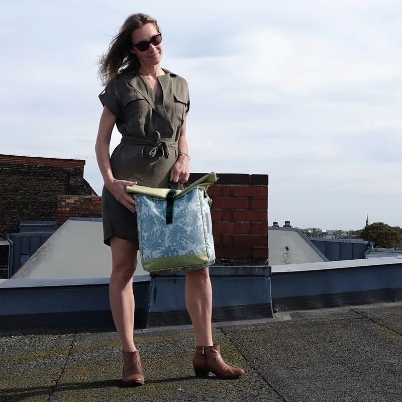 IKURI Fahrradtasche Monstera – einseitig, wasserdicht, 13–21 l, handgefertigt
