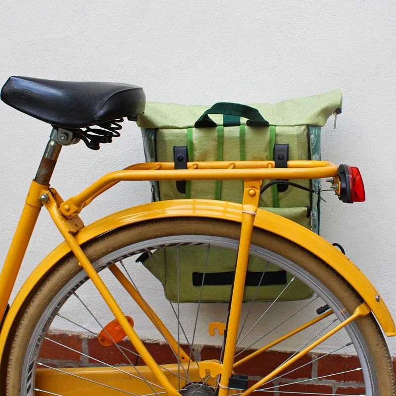 IKURI Kombi Fahrradtasche Rucksack Monstera – wasserdicht, 13–21 l, handgefertigt