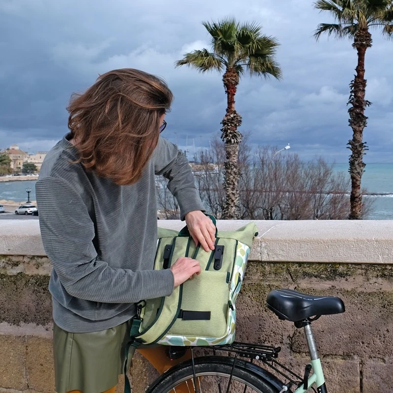 IKURI Kombi Fahrradtasche Rucksack Bosque – wasserdicht, 13–21 l, handgefertigt