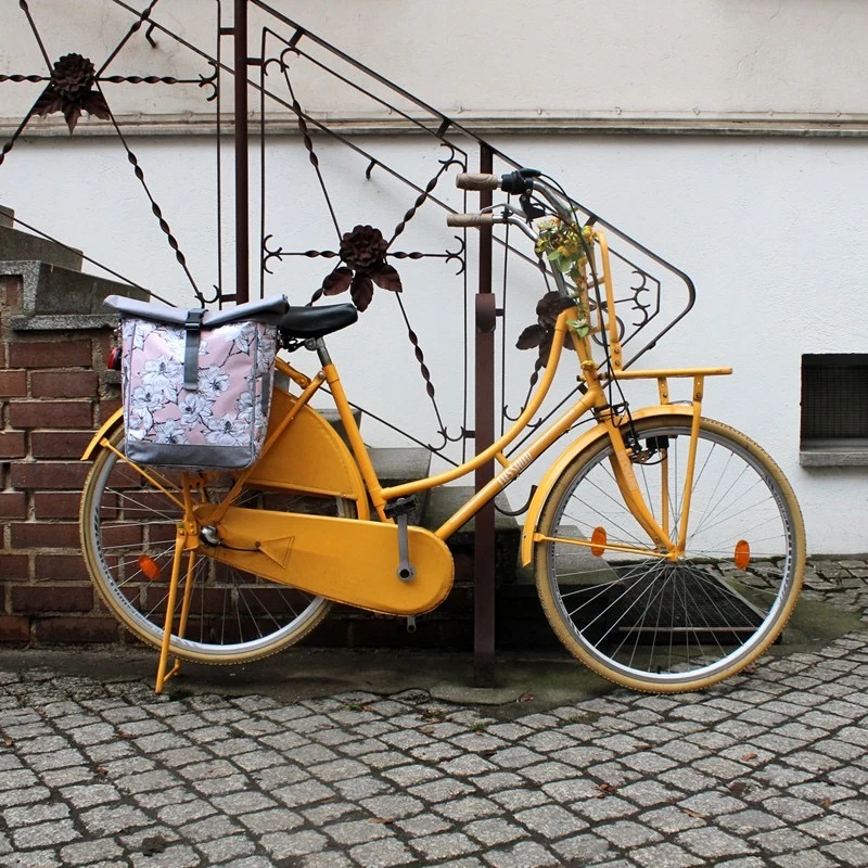 IKURI Fahrradtasche Magnolia – einseitig, wasserdicht, 13–21 l, handgefertigt