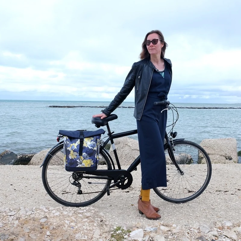 IKURI Fahrradtasche Azucena – einseitig, wasserdicht, 13–21 l, handgefertigt