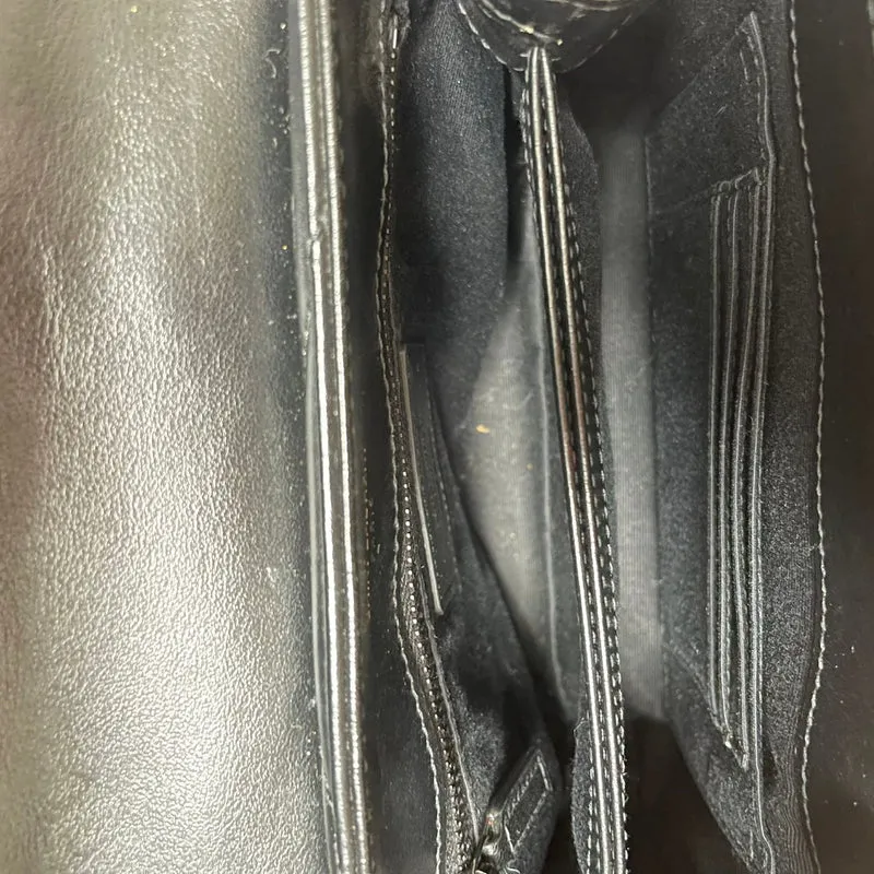 Schwarze Saint Laurent Toy Loulou Kettentasche aus Y-gestepptem Kalbsleder