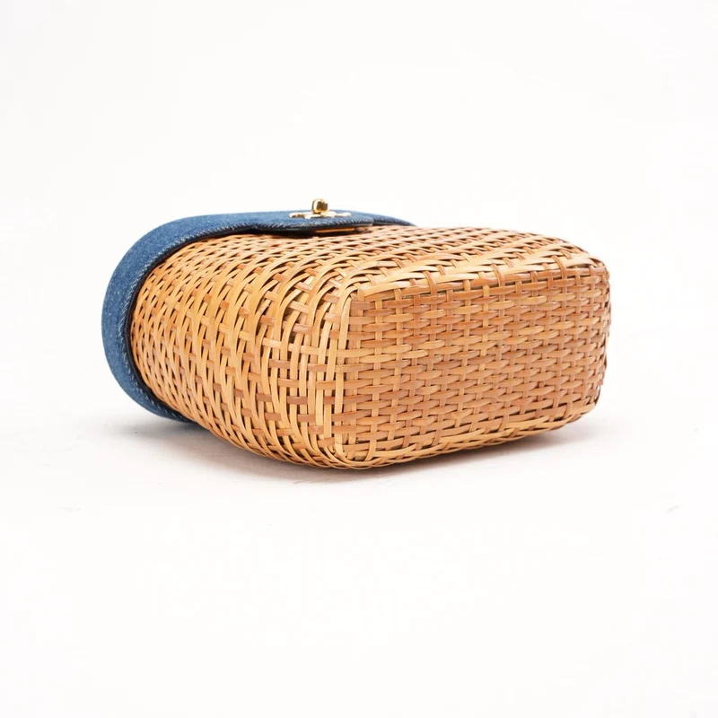 Chanel Vintage Korbtasche aus blauem Denim und Rattan, 1999