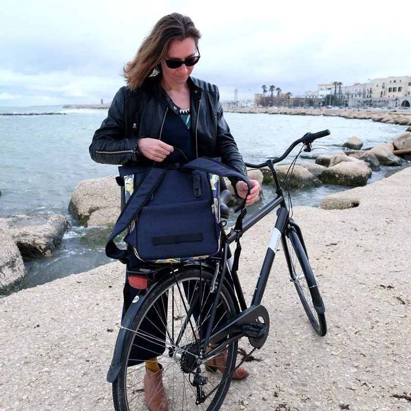 IKURI Kombi Fahrradtasche Rucksack Azucena – wasserdicht, 13–21 l, handgefertigt