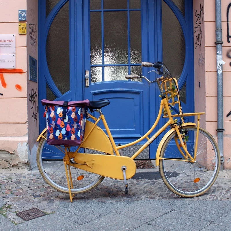 IKURI Fahrradtasche Peras Blau – einseitig, wasserdicht, 13–21 l, handgefertigt