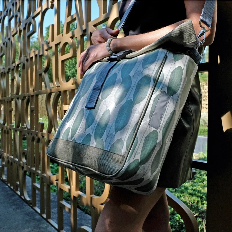 IKURI Fahrradtasche Banana Leafs – einseitig, wasserdicht, 13–21 l, handgefertigt