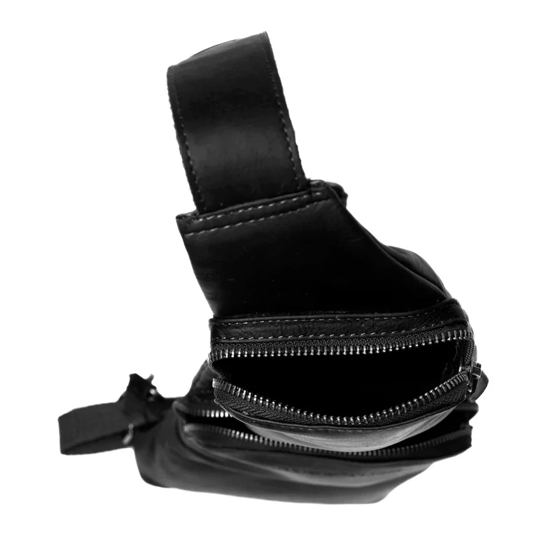 The Chesterfield Brand | Leder Crossbody Logan Schwarz | Wax Pull Up Leder