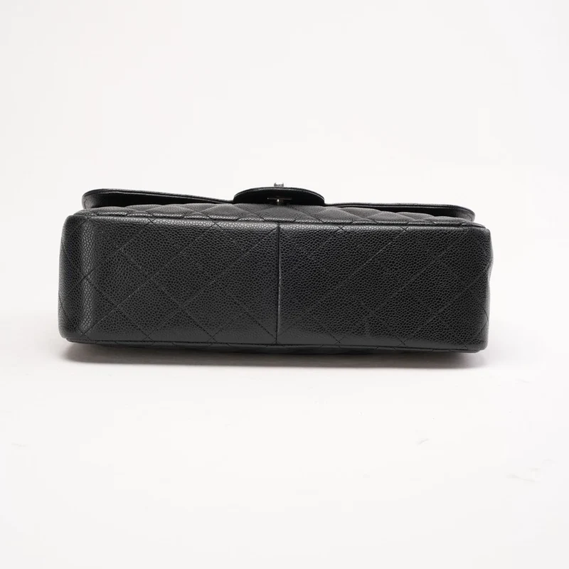 Chanel Schwarze Jumbo-Ledertasche mit doppeltem Überschlag aus Caviar-Leder, Modell 2011