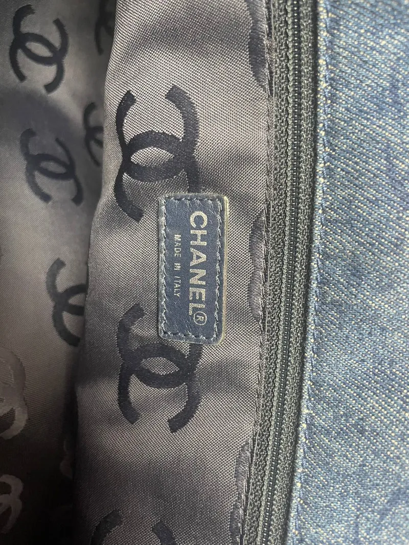 Chanel Vintage Tote Bag aus blauem Denim mit Monogramm, 2003
