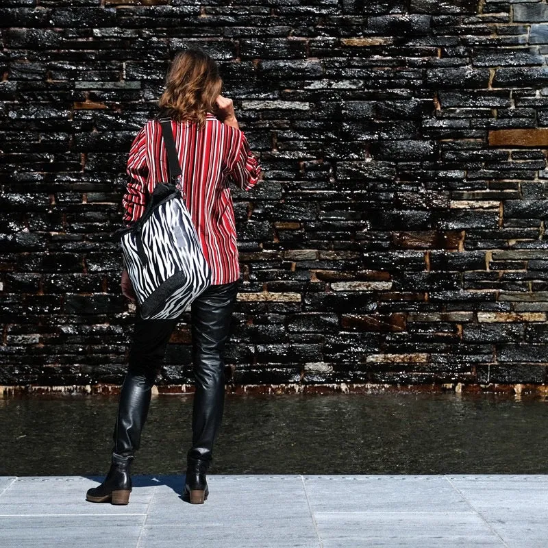 IKURI Fahrradtasche Zebra – einseitig, wasserdicht, 13–21 l, handgefertigt