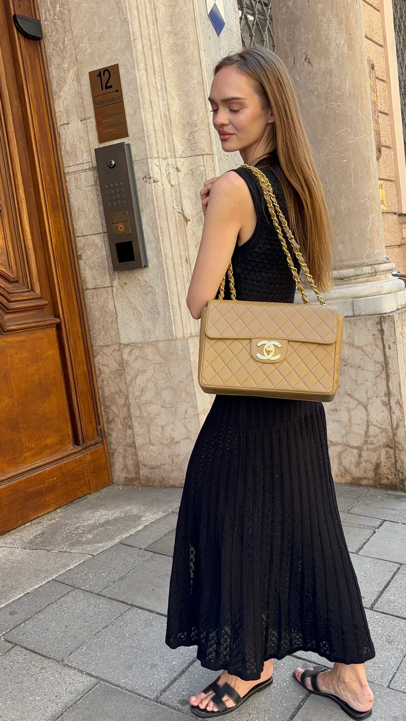 Chanel Vintage Timeless Maxi Lammbeige 1996