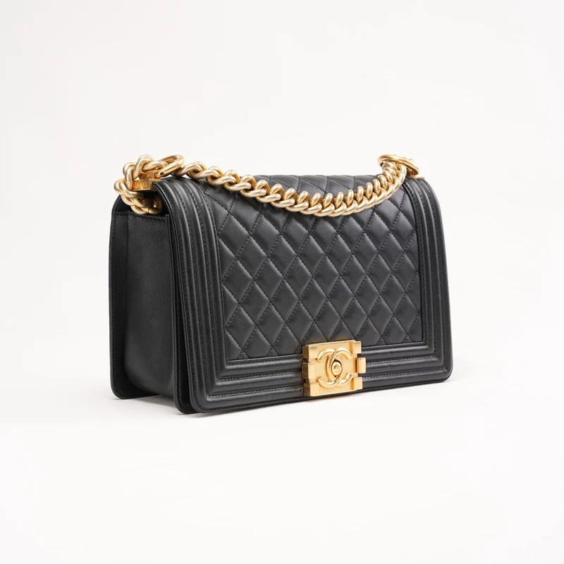 Chanel Schwarze gesteppte Boy Flap Bag aus Lammleder, mittelgroß, 2015