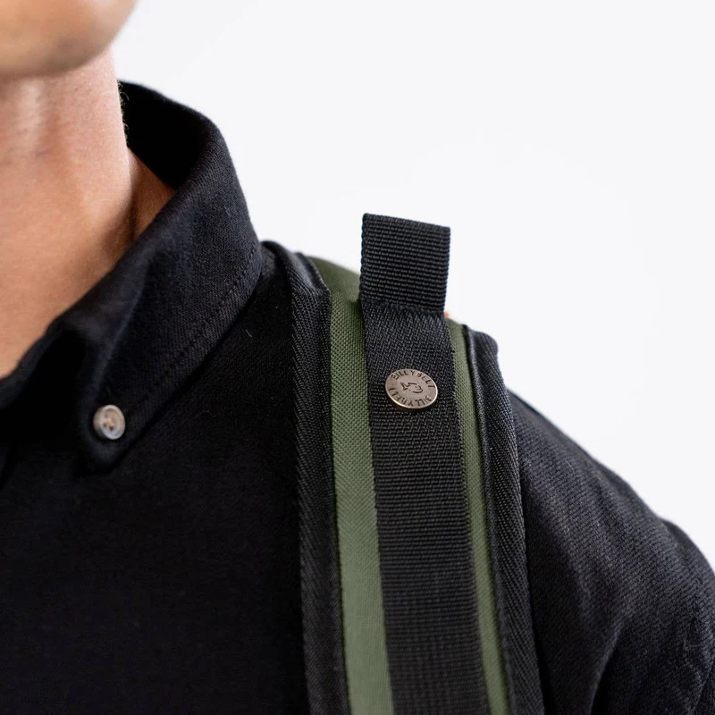 Roll-Top Rucksack aus 100% recyceltem Polyester - Khaki und Orange
