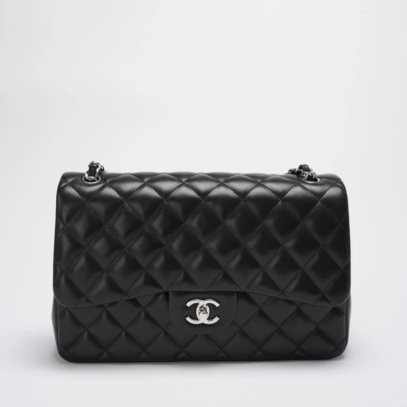 Chanel Classic Flap Bag aus schwarzem Lammleder