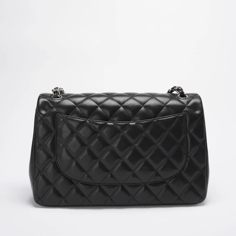 Chanel Classic Flap Bag aus schwarzem Lammleder