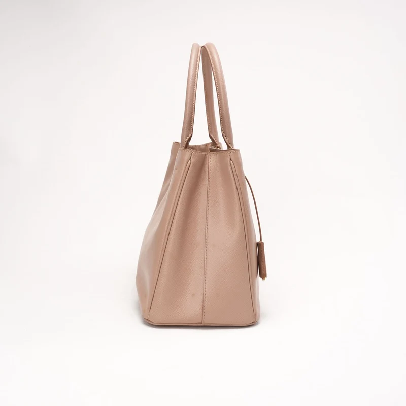 Prada Saffiano Lux Galleria Mittelgroße Einkaufstasche mit doppeltem Reißverschluss, Cammeo Beige