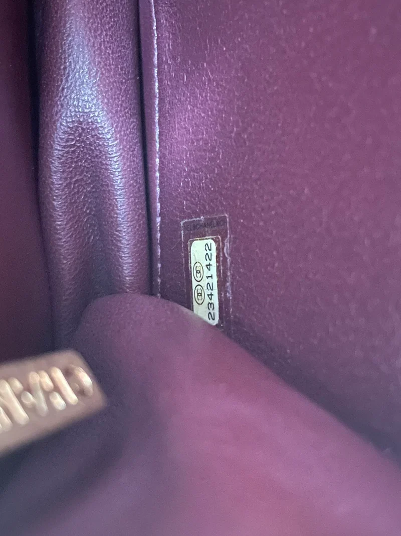 Chanel Burgunderrote Chevron-Steppleder-Kragen- und Krawatten-Klapptasche 2017