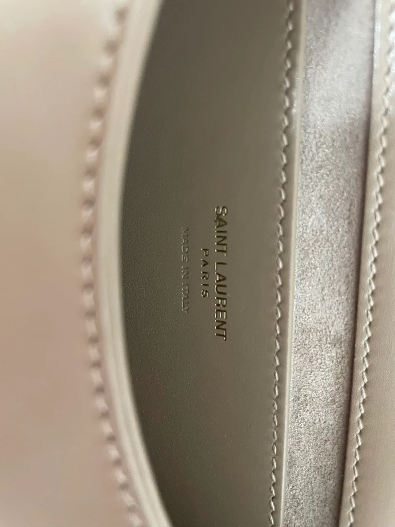 Saint Laurent Beige Mini Voltaire Henkeltasche aus Boxkalbsleder 2024