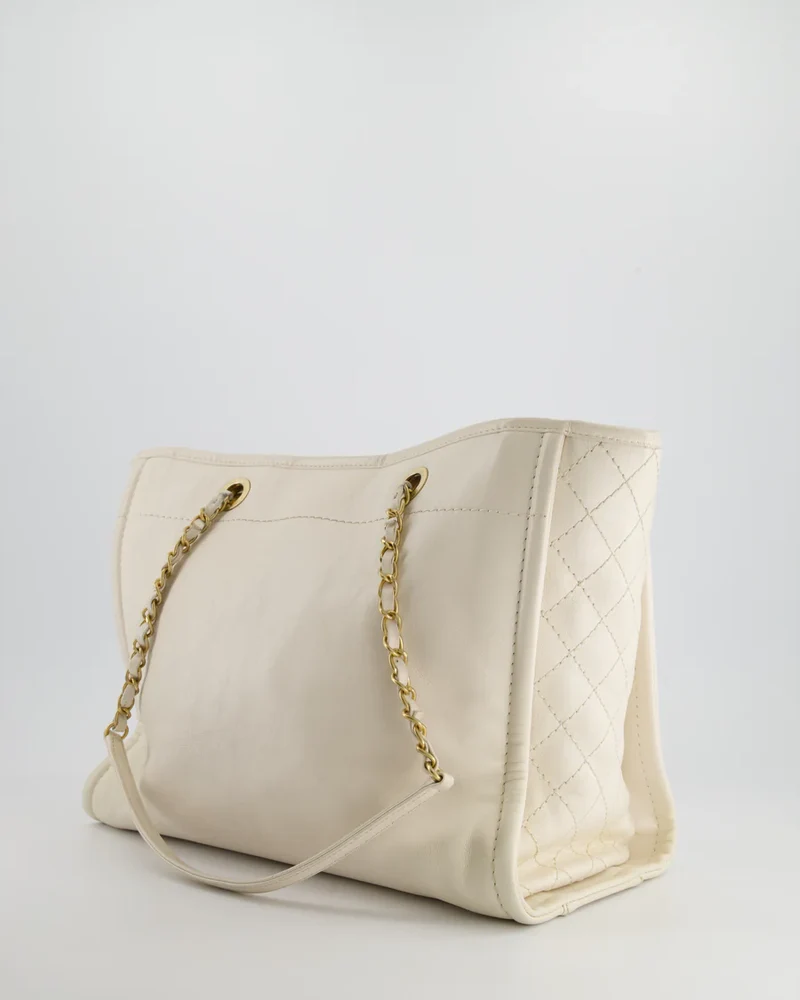 Chanel Kleine weiße Deauville Tote aus Kalbsleder 2020