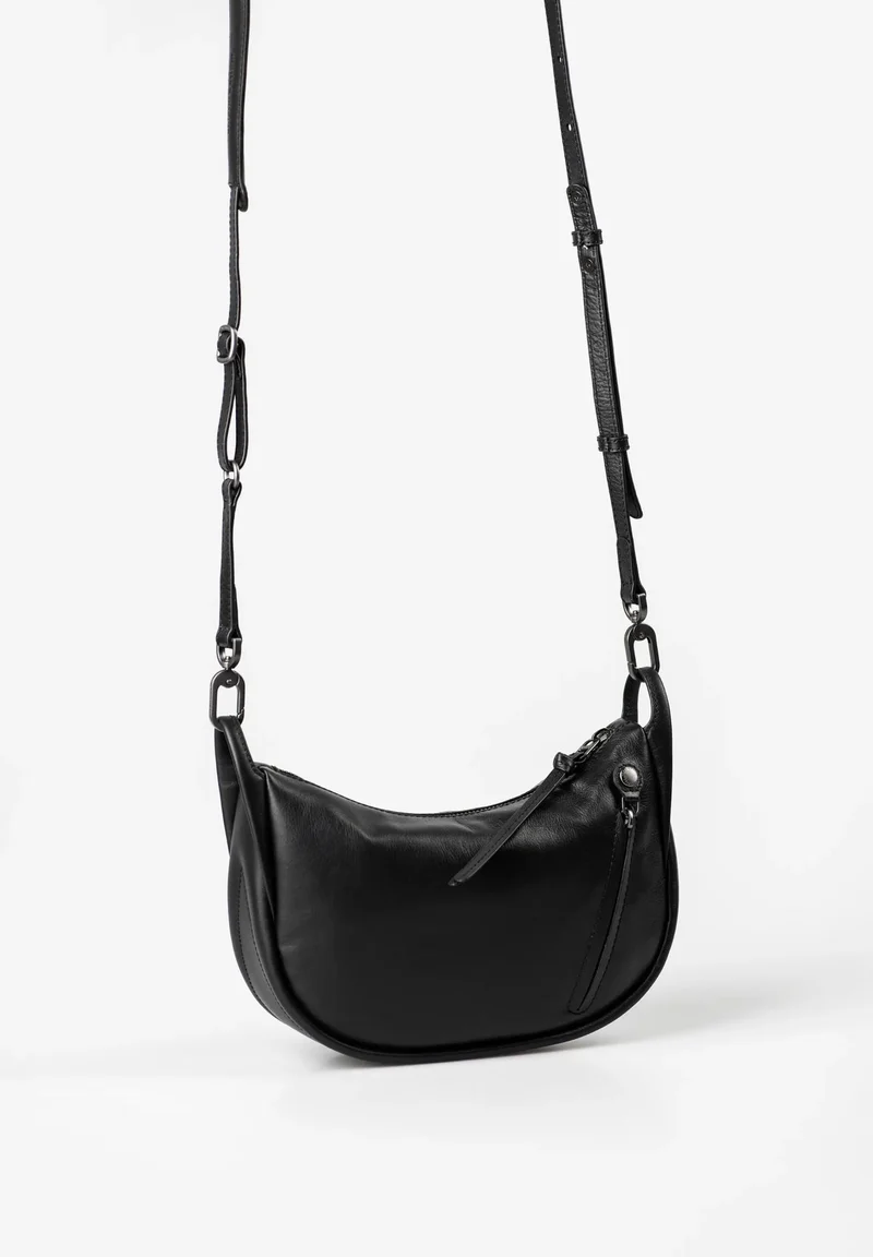 aunts and uncles FAWN JET BLACK -Halfmoon Bag Tasche Rindleder