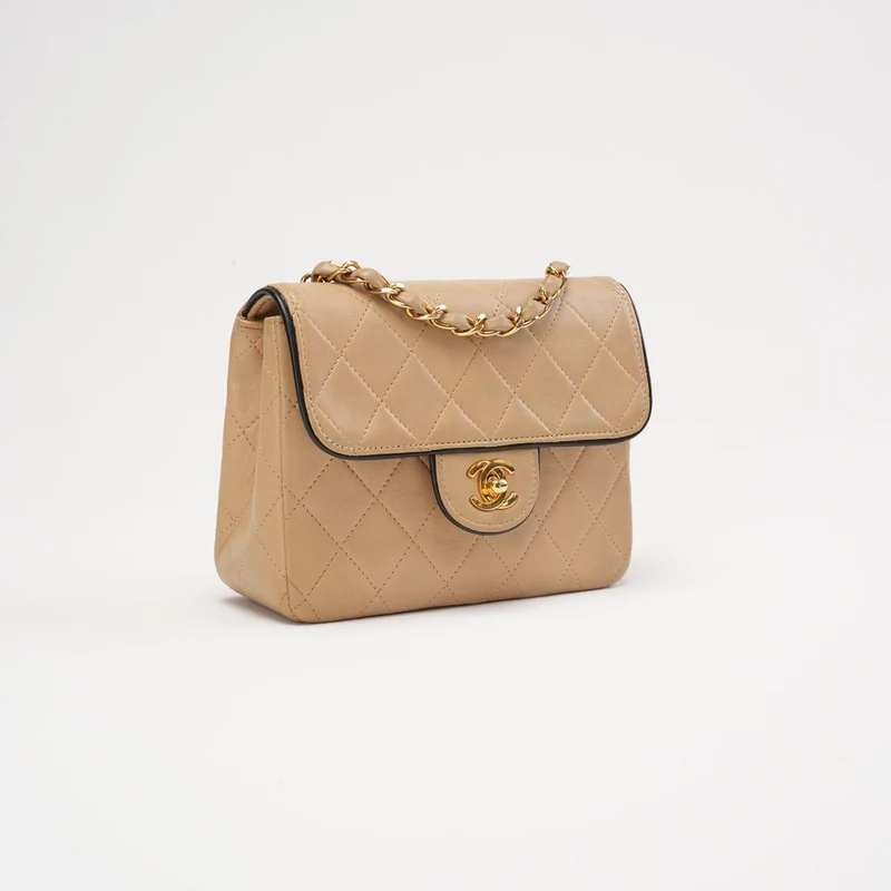 Chanel Vintage Classic Zweifarbige Mini Square Flap Tasche, Lammbeige, 1991