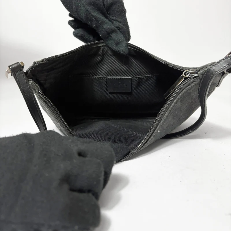 Gucci Schultertasche aus schwarzem Canvas
