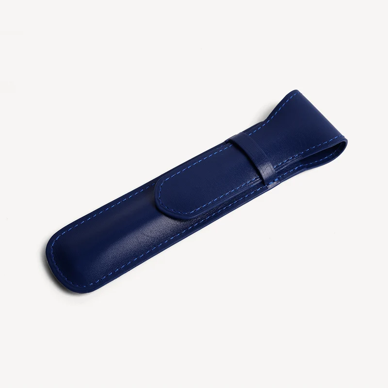 Ein Stifteetui – Marineblau