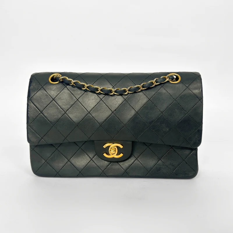 Chanel Classic Flap Bag Mittleres Lammleder