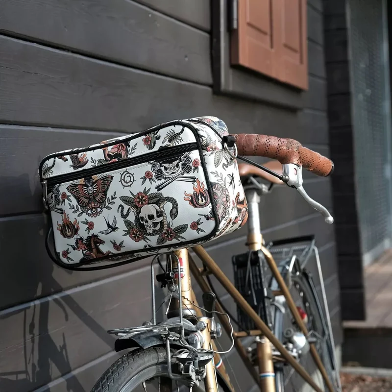 IKURI Lenkertasche Cowgirl – wasserdicht, Lenker & Schulter, handgefertigt