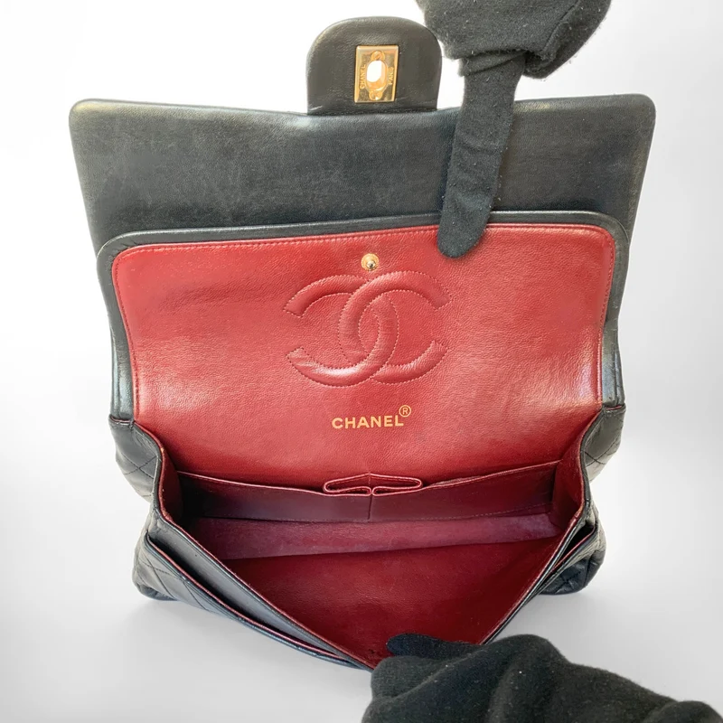Chanel Classic Flap Bag Mittleres Lammleder