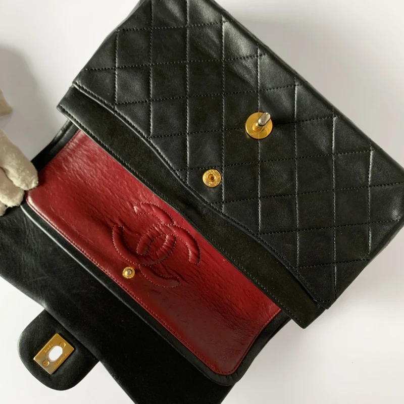 Chanel Classic Flap Bag Kleines Lammfellleder