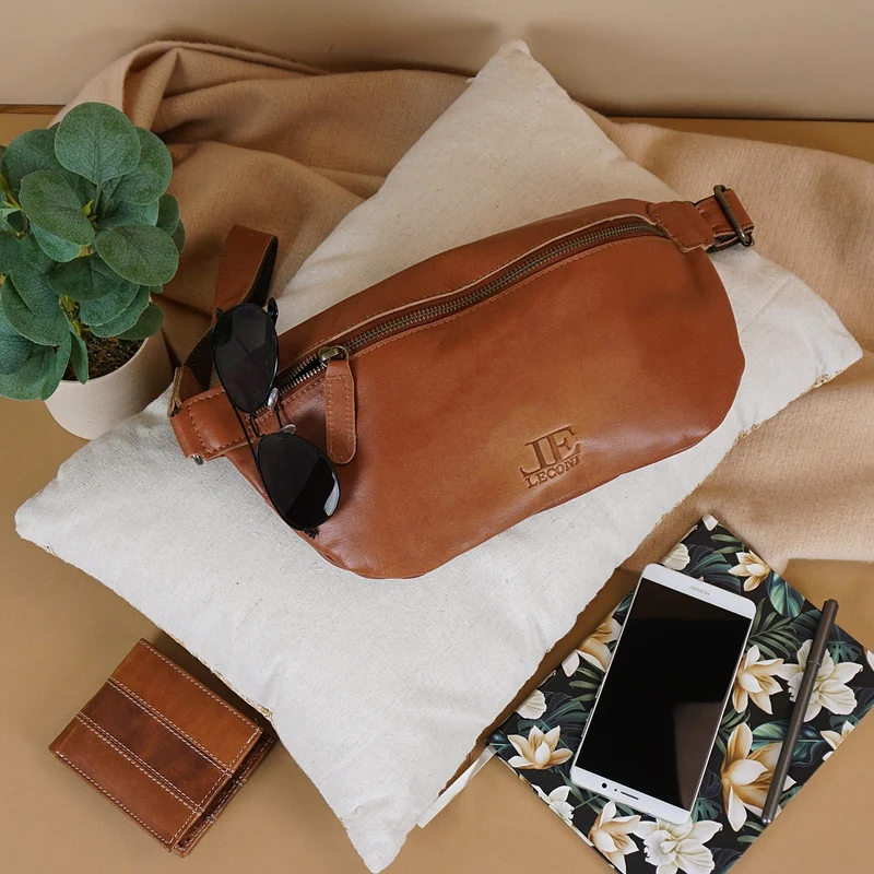 große Bauchtasche Umhängetasche Crossbody Ledertasche Leder cognac LE3087