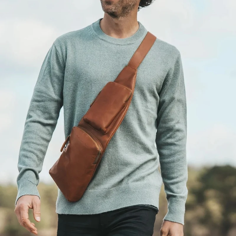 The Chesterfield Brand | Leder Crossbody Logan Cognac | Wax Pull Up Leder