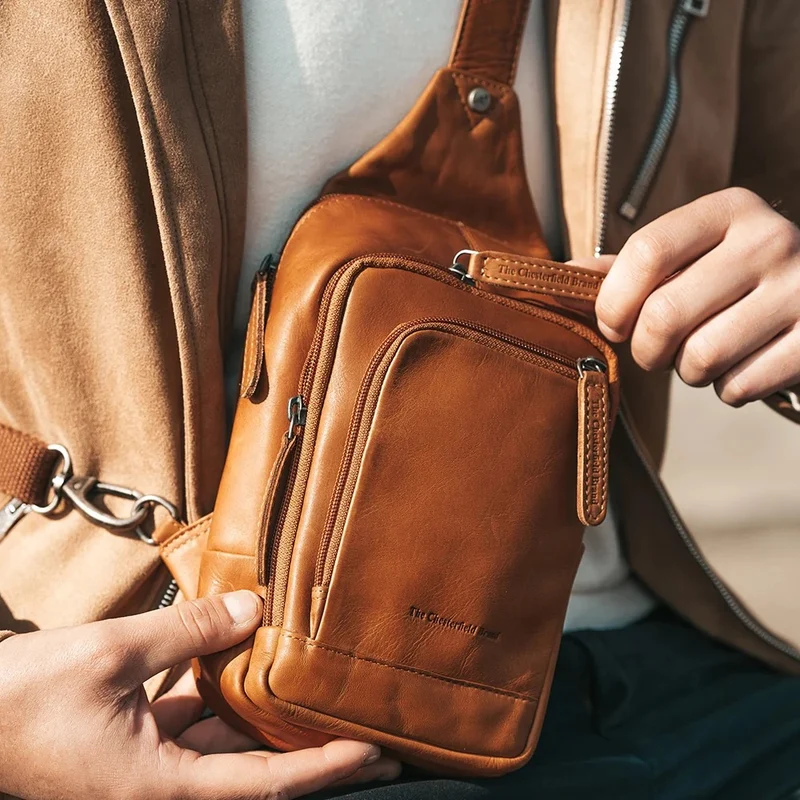 The Chesterfield Brand | Leder Crossbody Riga Cognac | Wax Pull Up Leder