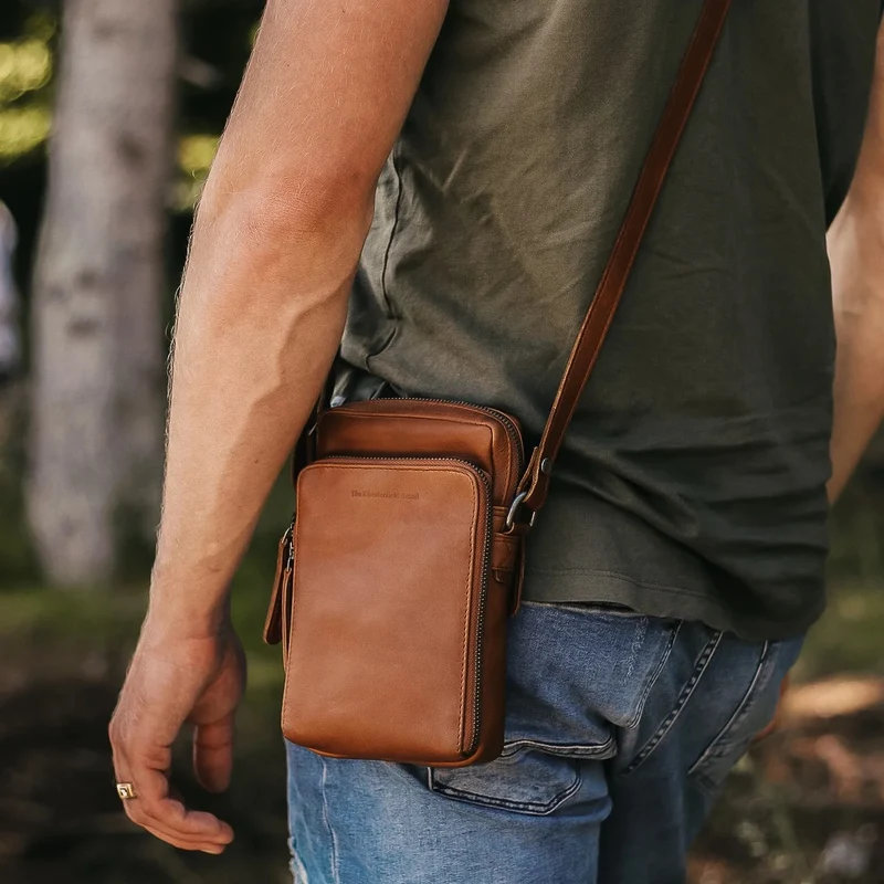 The Chesterfield Brand | Leder Umhängetasche Hamilton Cognac | Wax Pull Up Leder