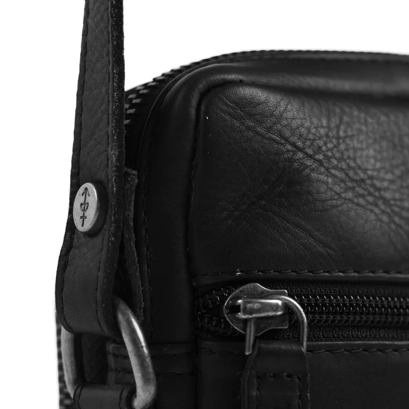 The Chesterfield Brand | Leder Umhängetasche Hamilton Schwarz | Wax Pull Up Leder