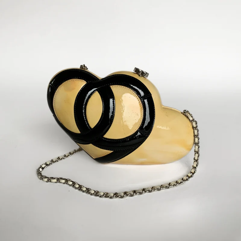 Chanel Herz Umhängetasche Lackleder (Limited Edition)