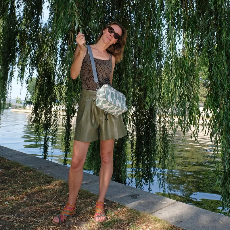IKURI Lenkertasche Banana Leafs – wasserdicht, Lenker & Schulter, handgefertigt