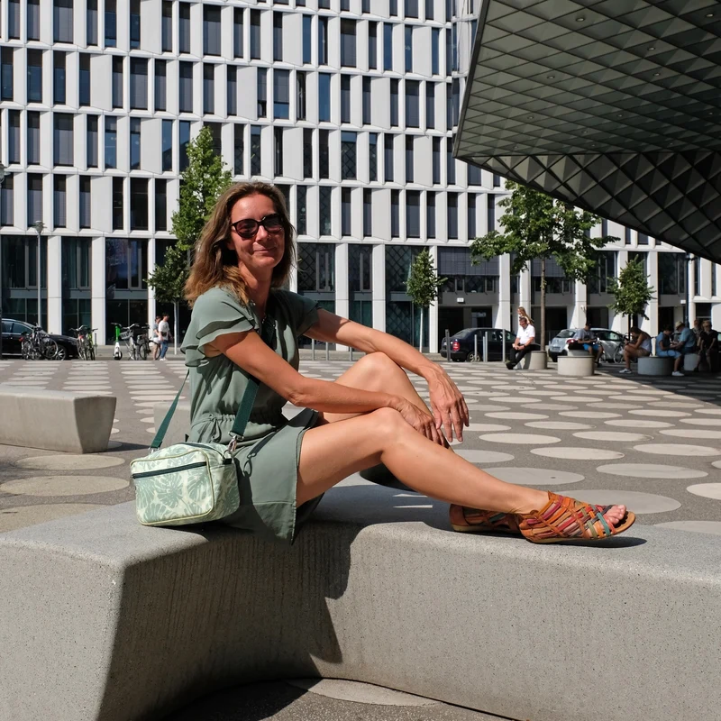 IKURI Lenkertasche Monstera – wasserdicht, Lenker & Schulter, handgefertigt