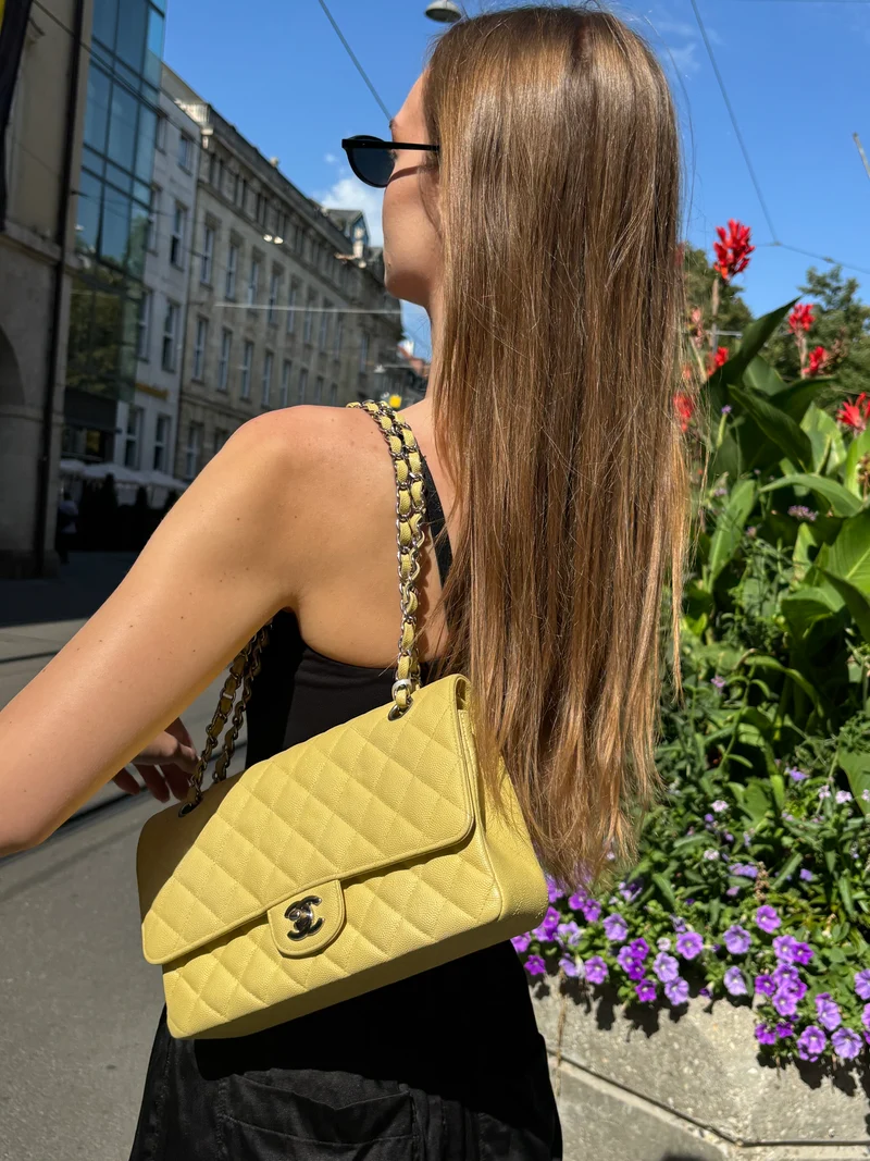 Chanel Gelb Medium Double Flap Caviar Quilted 2018