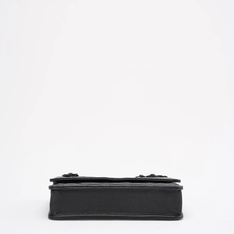 Chanel Wallet on Chain Schwarz mit Kamelienanhängern 2019