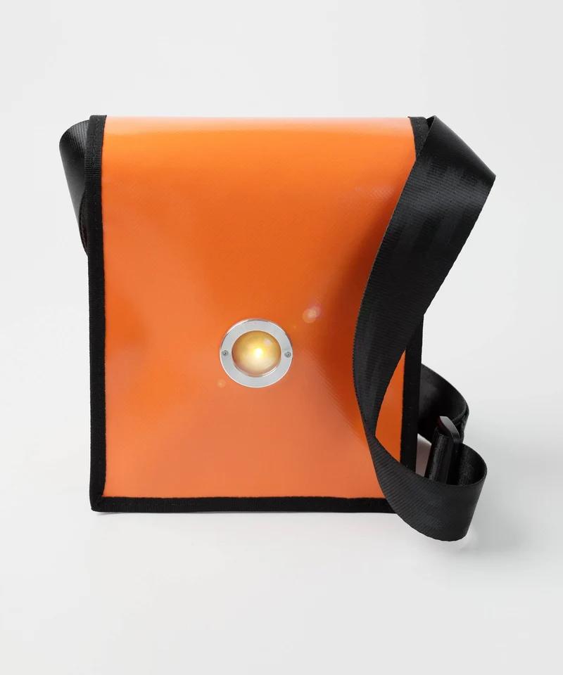 BRAVO – Umhängetasche aus LKW-Plane - orange