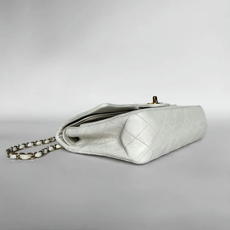 Chanel Classic Flap Bag Mittleres Lammleder