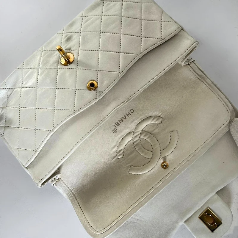 Chanel Classic Flap Bag Mittleres Lammleder