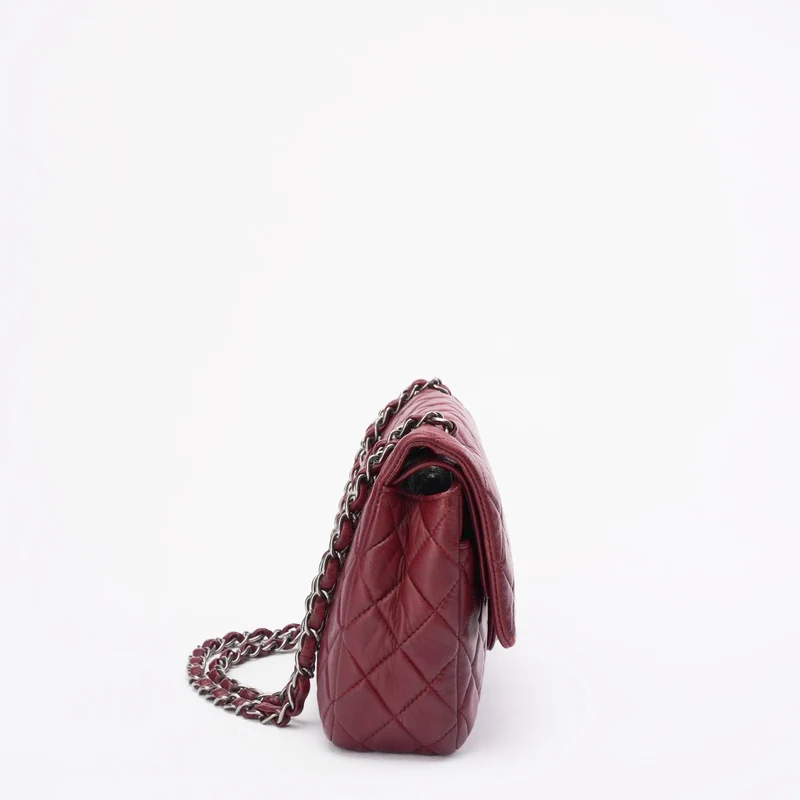 Chanel Burgunderrote klassische Doppel-Flap-Tasche aus Lammleder 2008-2009
