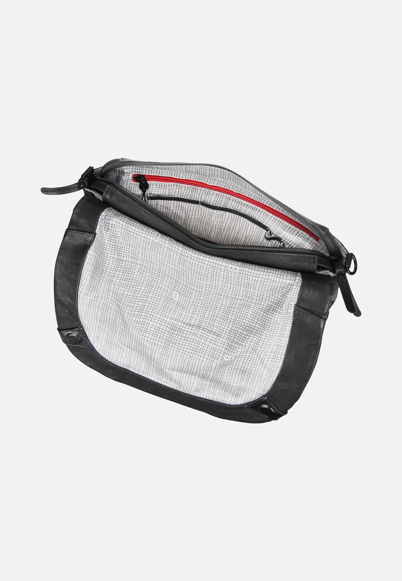 Matsumoto Black - Messenger Bag