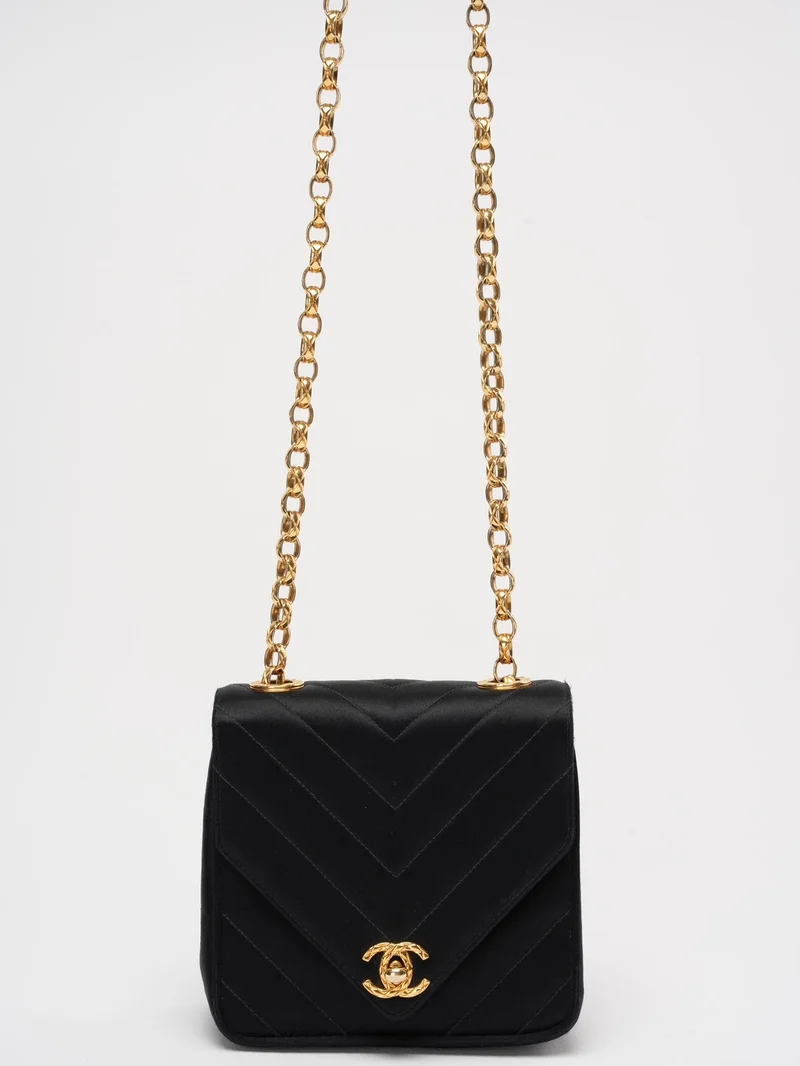 Chanel Timeless Chevron Mini Square Seide Dunkelblau