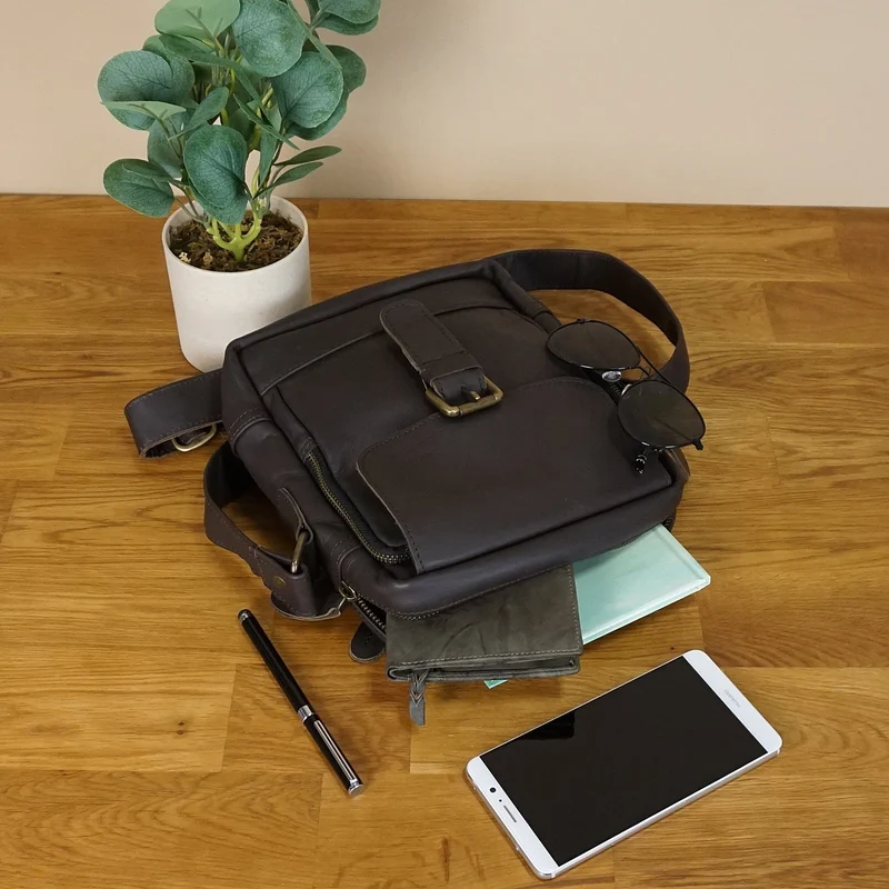 kleine Umhängetasche Schultertasche Freizeit Leder dunkelbraun LE3042