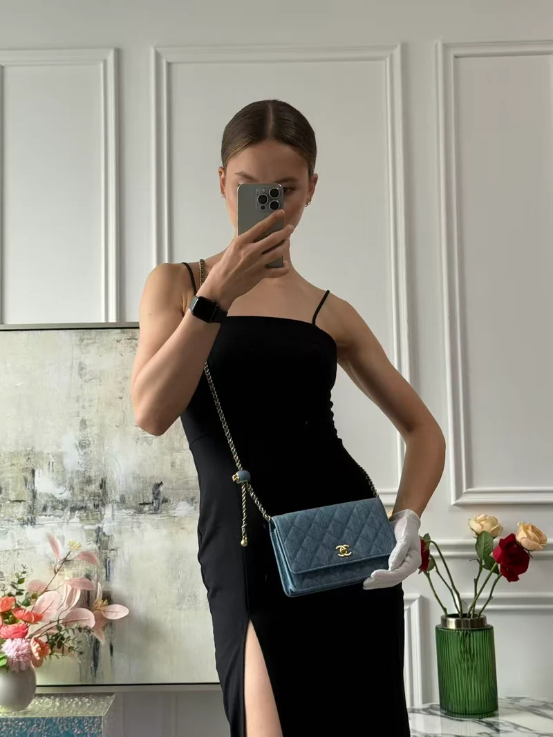 Chanel Denim Wallet On Chain (WOC) CC Pearl Crush Blue Tasche aus dem Jahr 2022