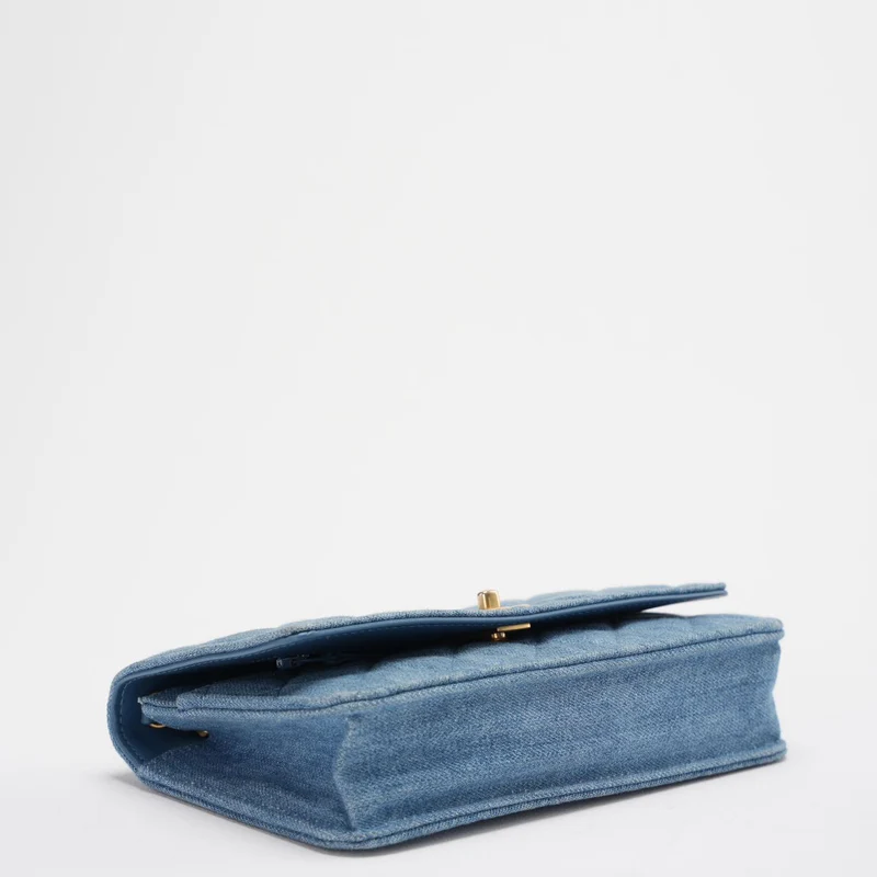 Chanel Denim Wallet On Chain (WOC) CC Pearl Crush Blue Tasche aus dem Jahr 2022